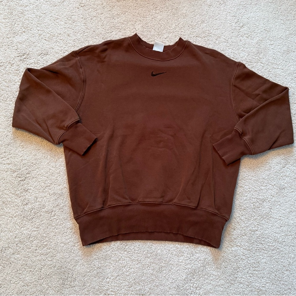 Nike women’s Crewneck Sweater in Rich Brown